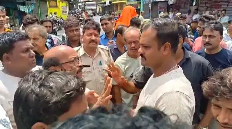 सालानपुर : ट्रक की चपेट में आने से बुजुर्ग घायल