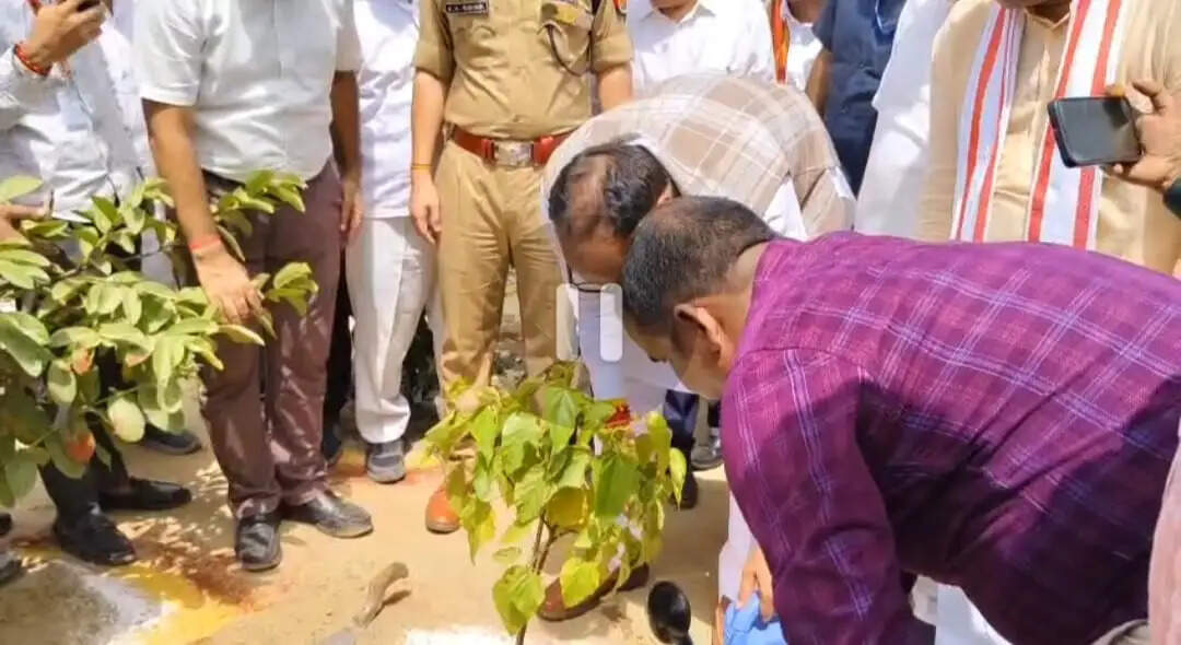संभल पहुंचे उपमुख्यमंत्री बृजेश पाठक, कहा— उप्र में ऐतिहासिक जीत के साथ फिर सरकार बनाएगी भाजपा
