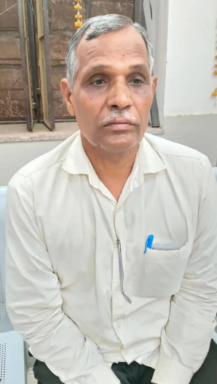मदद के नाम पर चालीस हजार की रिश्वत लेते एएसआई गिरफ्तार