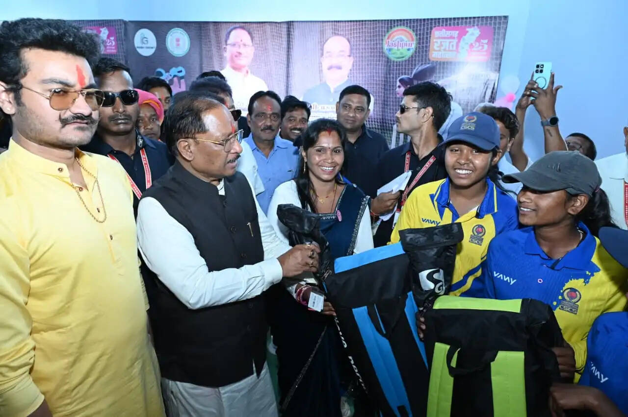 सीएम साय ने इचकेला की बेटियों का क्रिकेट किट देकर बढ़ाया हौसला, राष्ट्रीयस्तर पर चमका जशपुर
