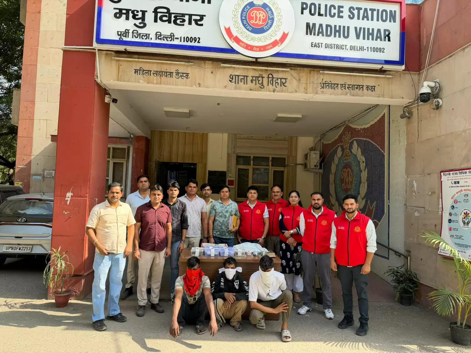 मधु विहार में एक करोड़ की चोरी का खुलासा, पांच आरोपित गिरफ्तार