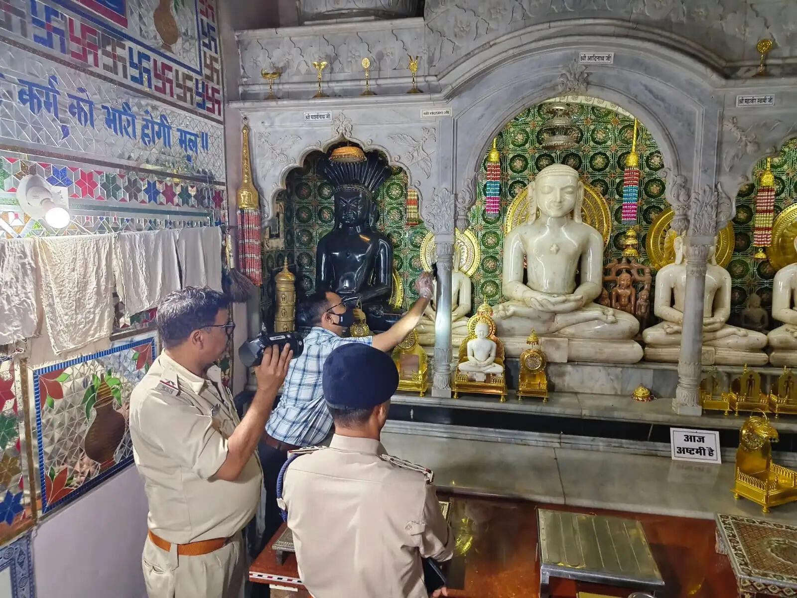 नरसिंहपुर के प्राचीन जैन मंदिर से 18 पीतल की प्रतिमाएं चोरी, पुलिस ने शुरू की गहन जांच