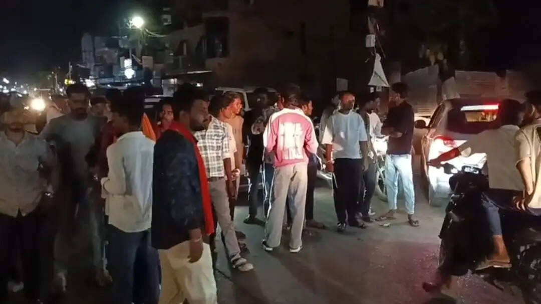 जबलपुर: पुलिस के ऑपरेशन गरिमा के तहत कार्रवाई पर बजरंग दल ने थाना घेरा