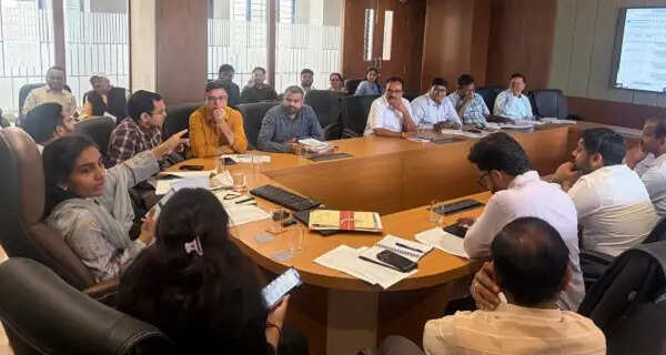 भोपाल: बारिश से खराब सड़कों की मरम्मत जल्द कराएं, निगम आयुक्त ने अधिकारियों को दिए निर्देश