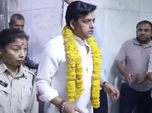 बाबा&nbsp;महाकाल की शरण में पहुंचे&nbsp;सांसद-एक्टर रवि किशन, भस्म आरती के बाद किए दर्शन