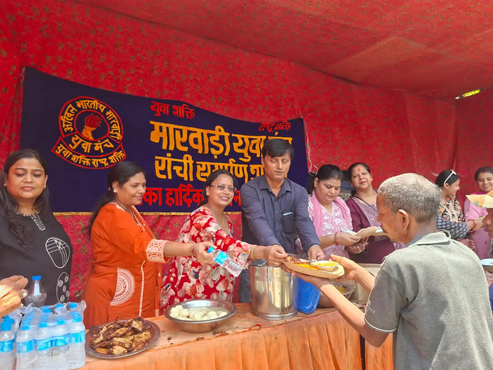मारवाड़ी युवा मंच ने अन्नपूर्णा सेवा के तहत किया भोजन वितरण