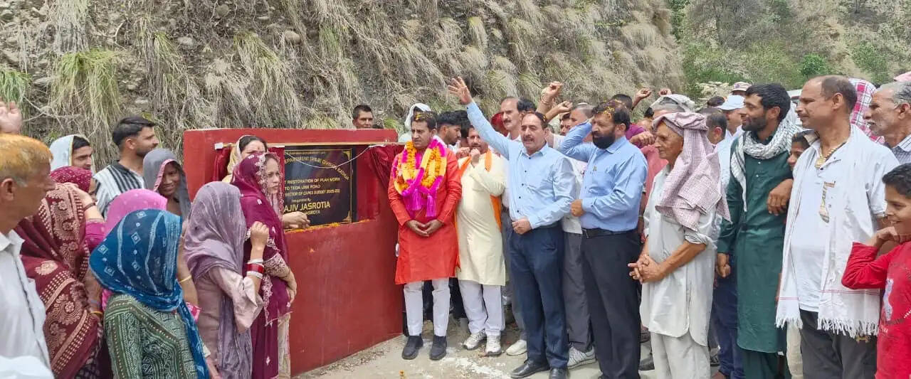 2.66 करोड़ की सड़क परियोजनाओं से बदलेगा जसरोटा का ग्रामीण नक्शा-राजीव जसरोटिया ने रखी विकास की मजबूत नींव
