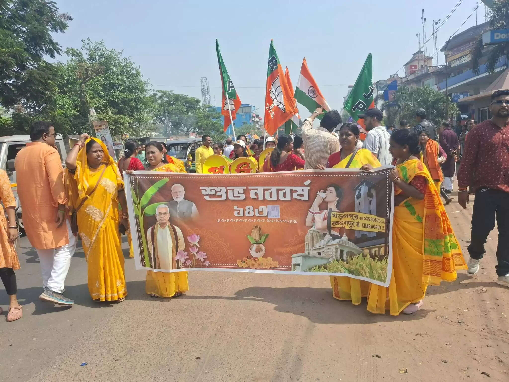 चुनाव 26 : खड़गपुर में दिलीप घोष का रोड शो, युवाओं से जीत दिलाने की अपील