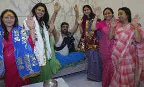 महाकाल के दरबार में सितारों की हाजिरी, भस्म आरती में शामिल होकर लिया आशीर्वाद, दिव्य अनुभव से हुए अभिभूत