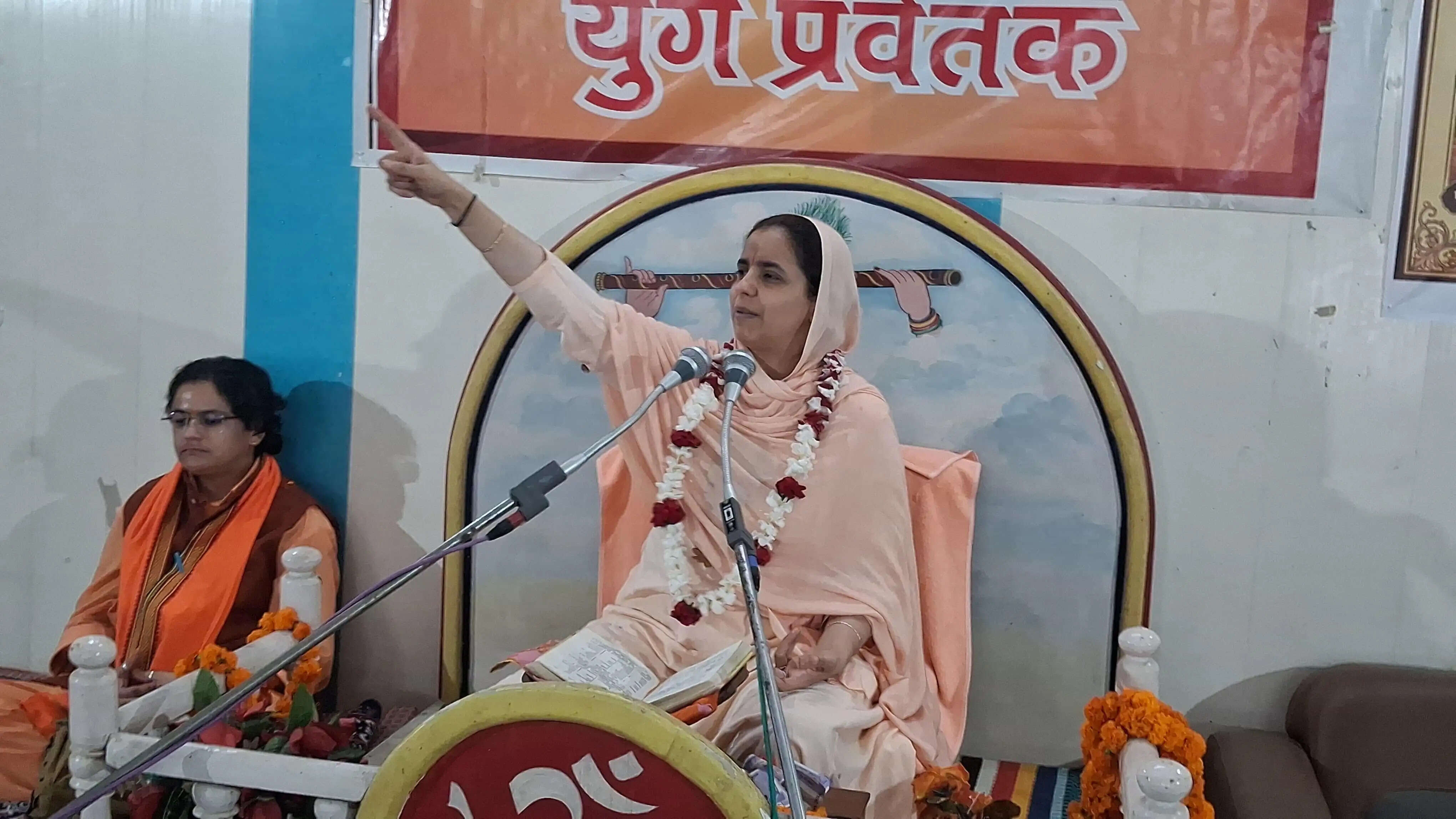वेदों की ज्योति से जीवन आलोकित करने का संदेश