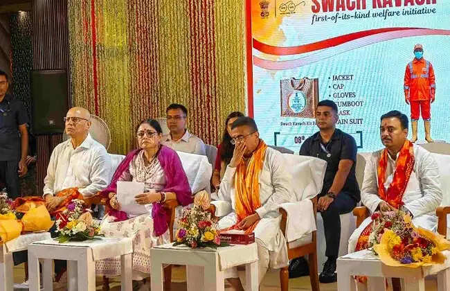 स्वच्छता कर्मियों के लिए 'स्वच्छ कवच' योजना शुरू, सात करोड़ पौधे लगाने का लक्ष्य : मुख्यमंत्री शुभेंदु अधिकारी
