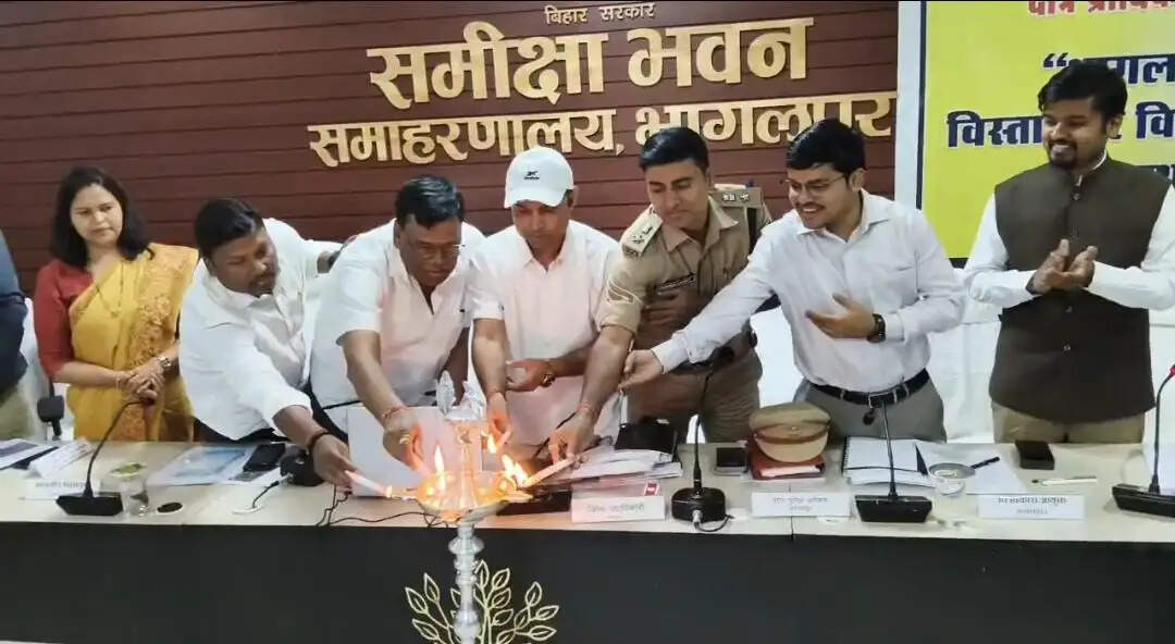 बैठक में डीएम ने तैयार किया जिले के भविष्य का रोडमैप