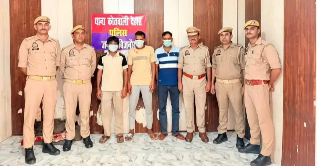 दो हिस्ट्रीशीटर सहित तीन भैंस चोर गिरफ्तार, दो भैंस बरामद