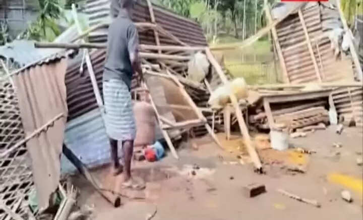 असम के विभिन्न हिस्सों में तूफान का कहर, ग्वालपाड़ा जिले में बिजली आपूर्ति ठप