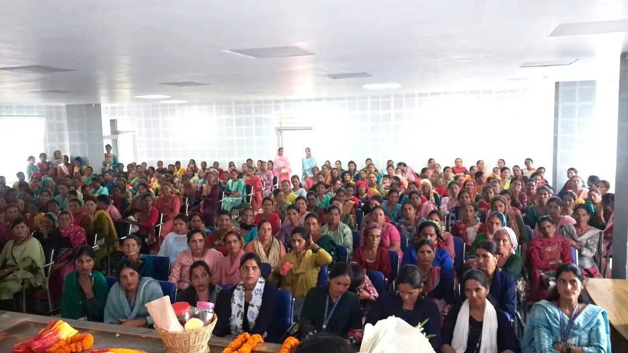 महिलाओं&nbsp;काे&nbsp;स्वावलंबी&nbsp;बनाने&nbsp;काे&nbsp;बेहतरीन&nbsp;याेजनाएं&nbsp;चला&nbsp;रही&nbsp;सरकार:&nbsp;रूचि