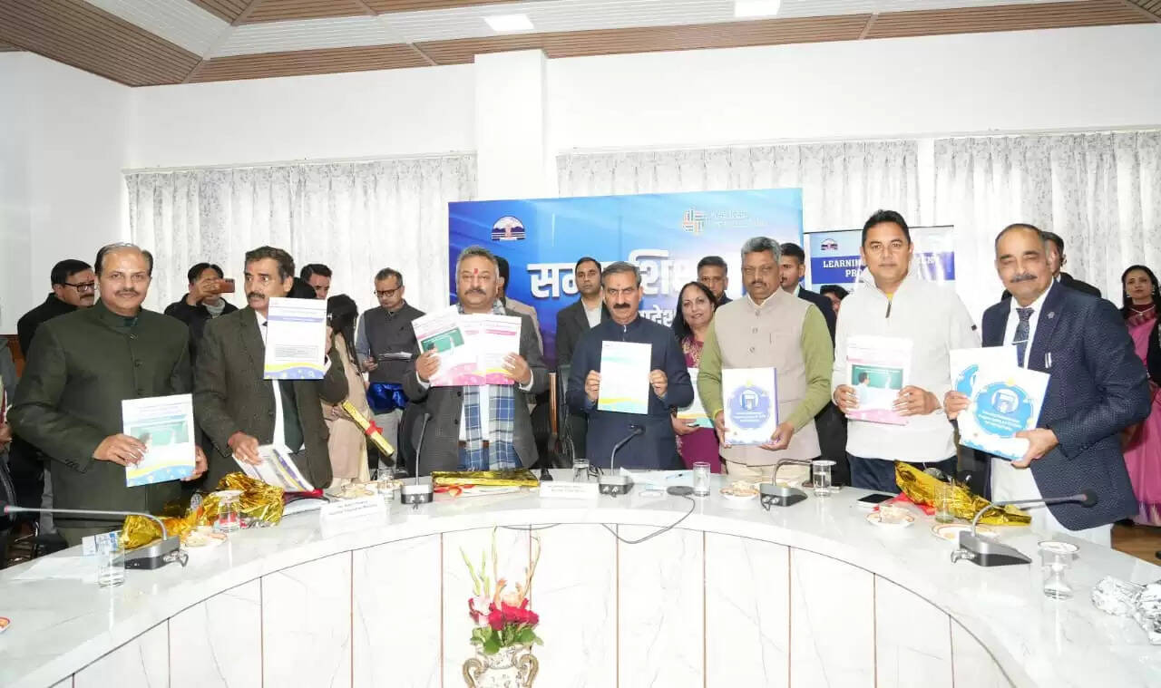हिमाचल के स्कूलों में विद्यार्थियों को मोबाइल फोन पर लगेगा प्रतिबंध : सुक्खू