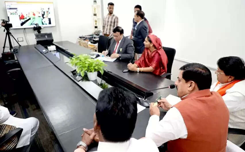 सामूहिक विवाह कार्यक्रम अभिभावकों के विवाह आयोजन के स्वप्न को साकार करने में सहायक : मुख्यमंत्री डॉ. यादव