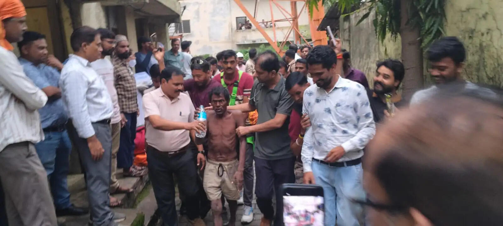 48 घंटे बाद बीएसएनएल टावर से सुरक्षित उतारा गया युवक, रेस्क्यू अभियान सफल