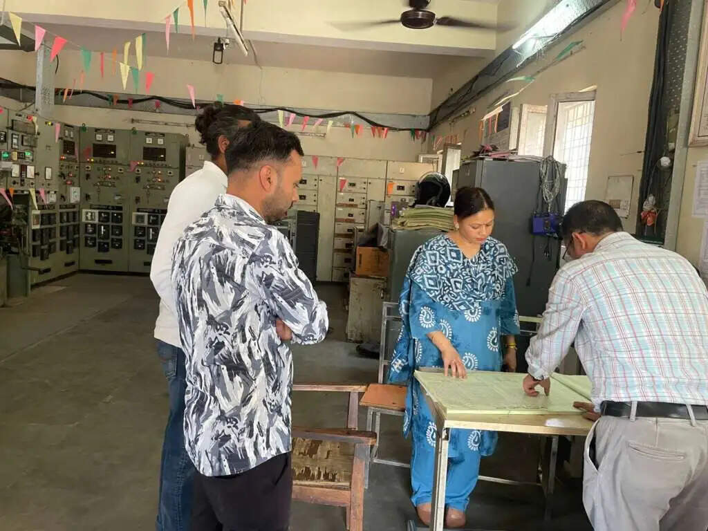 एसडीएम ने स्कूलों विद्युत विभाग प्राथमिक चिकित्सालय समेत कई जगहों में की छापेमारी