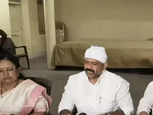 इंदौर में&nbsp;लोकायुक्त से&nbsp;नामांतरण घोटाले की जांच&nbsp;की मांग, कांग्रेस का आरोप-&nbsp;बड़े दोषियों को बचाने का खेल बंद हो