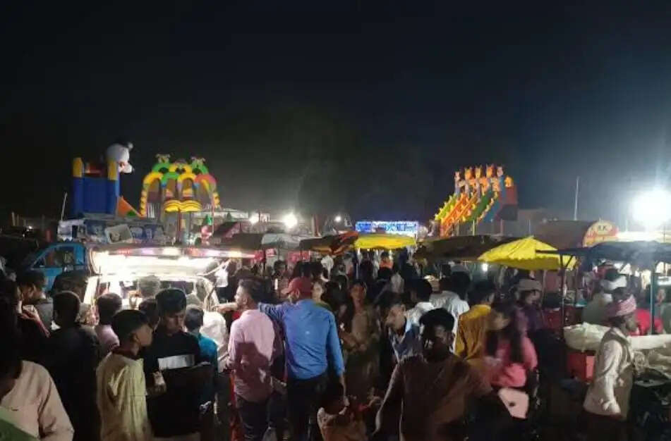 जौनपुर में ऐतिहासिक भादो छठ मेला शुरू, सूरजकुंड में उमड़े श्रद्धालु