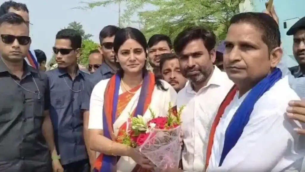 विपक्षी दल लोकतंत्र और भीड़तंत्र के बीच का फ़र्क भूल चुके हैं : अनुप्रिया पटेल