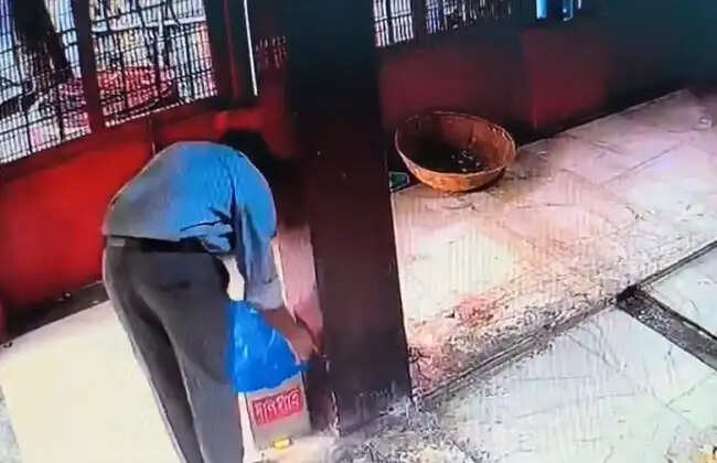 मंदिर में दुस्साहसिक चोरी, दानपात्र लेकर फरार हुआ चोर