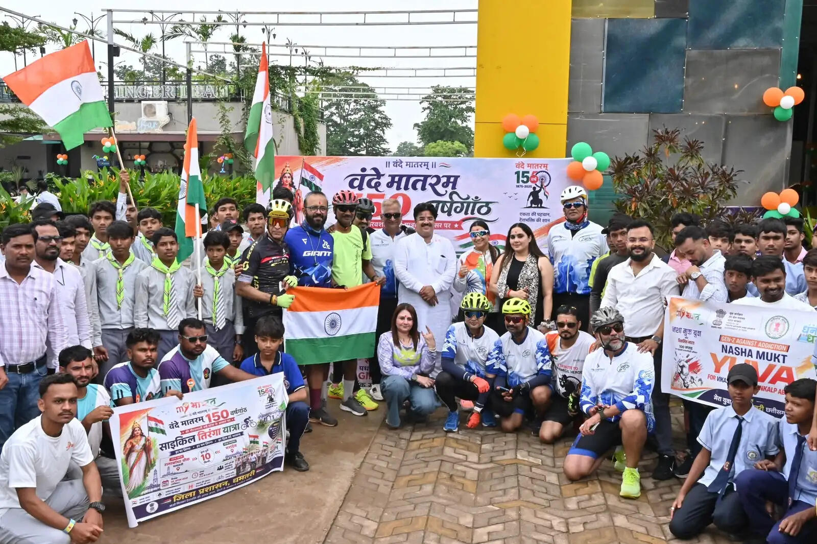 वंदे मातरम्’ के 150 वर्ष पूर्ण होने पर धमतरी में निकली साइकिल तिरंगा यात्रा