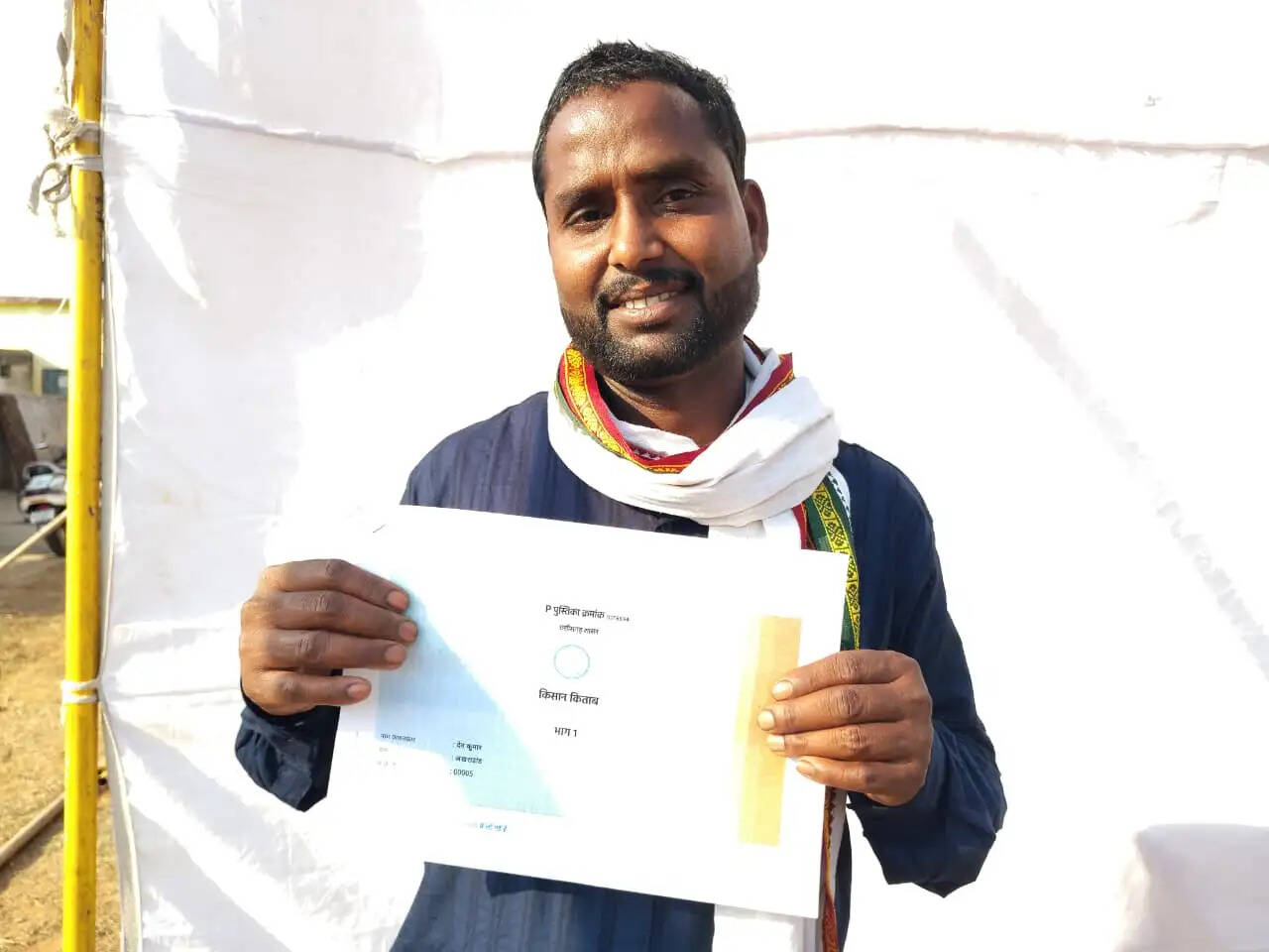 एमसीबी : स्वास्थ्य मंत्री जायसवाल ने शिविर में हाथों-हाथ सौंपी ऋण पुस्तिका, ग्रामीणों की समस्याओं का मौके पर हुआ निपटारा