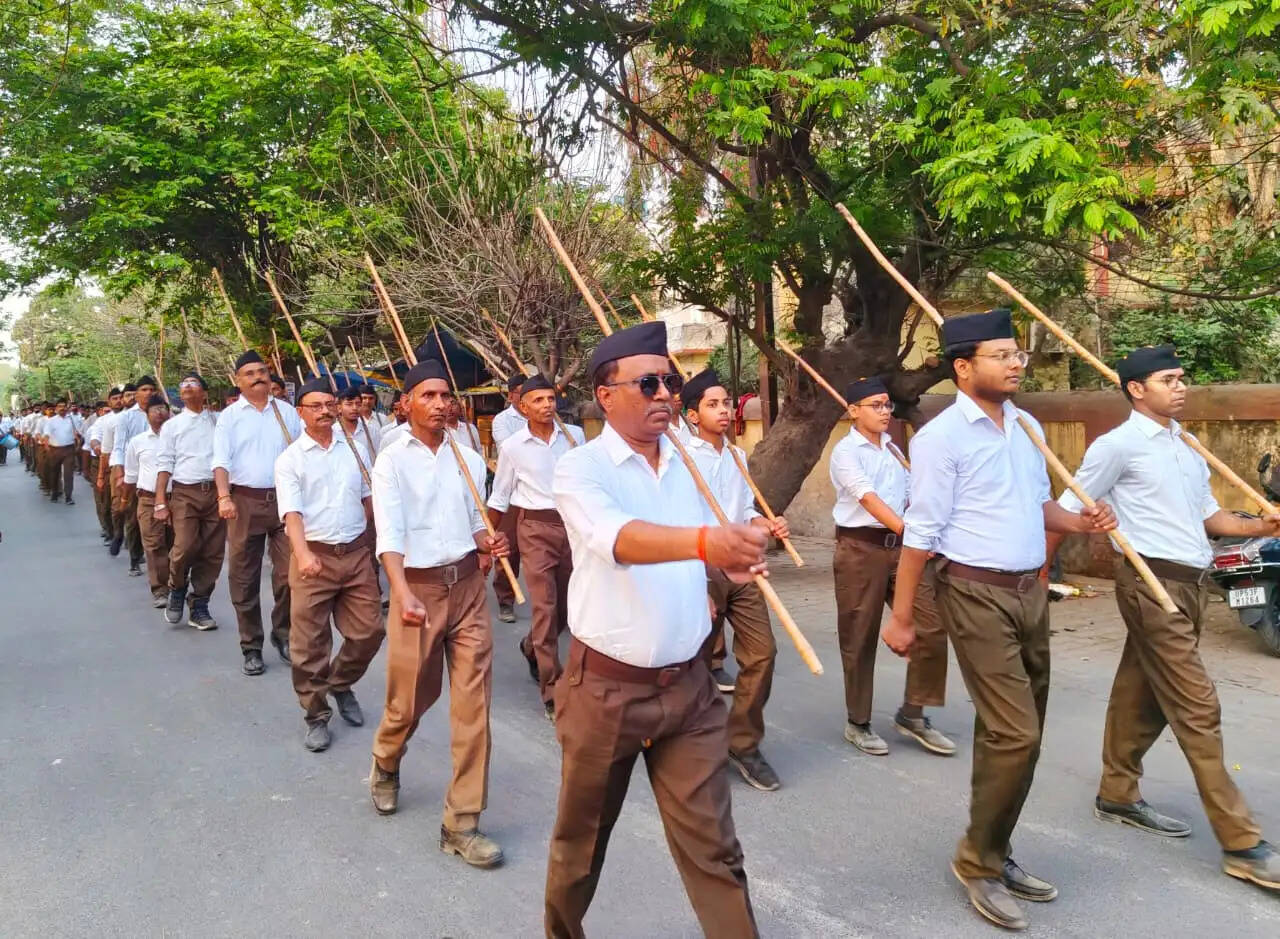 गोरखपुर में नवसंवत्सर पर अनुशासन और राष्ट्रभाव का अद्भुत प्रदर्शन, भव्य पथ संचलन में उमड़ा जनसैलाब