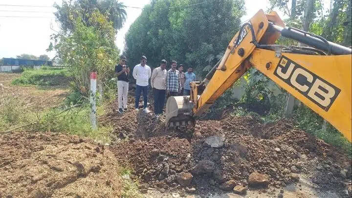 इंदौरः शासकीय मंदिर की भूमि में से कॉलोनी के लिए दिया अवैध रास्ता हटाया, पुजारी को किया गया पद से पृथक