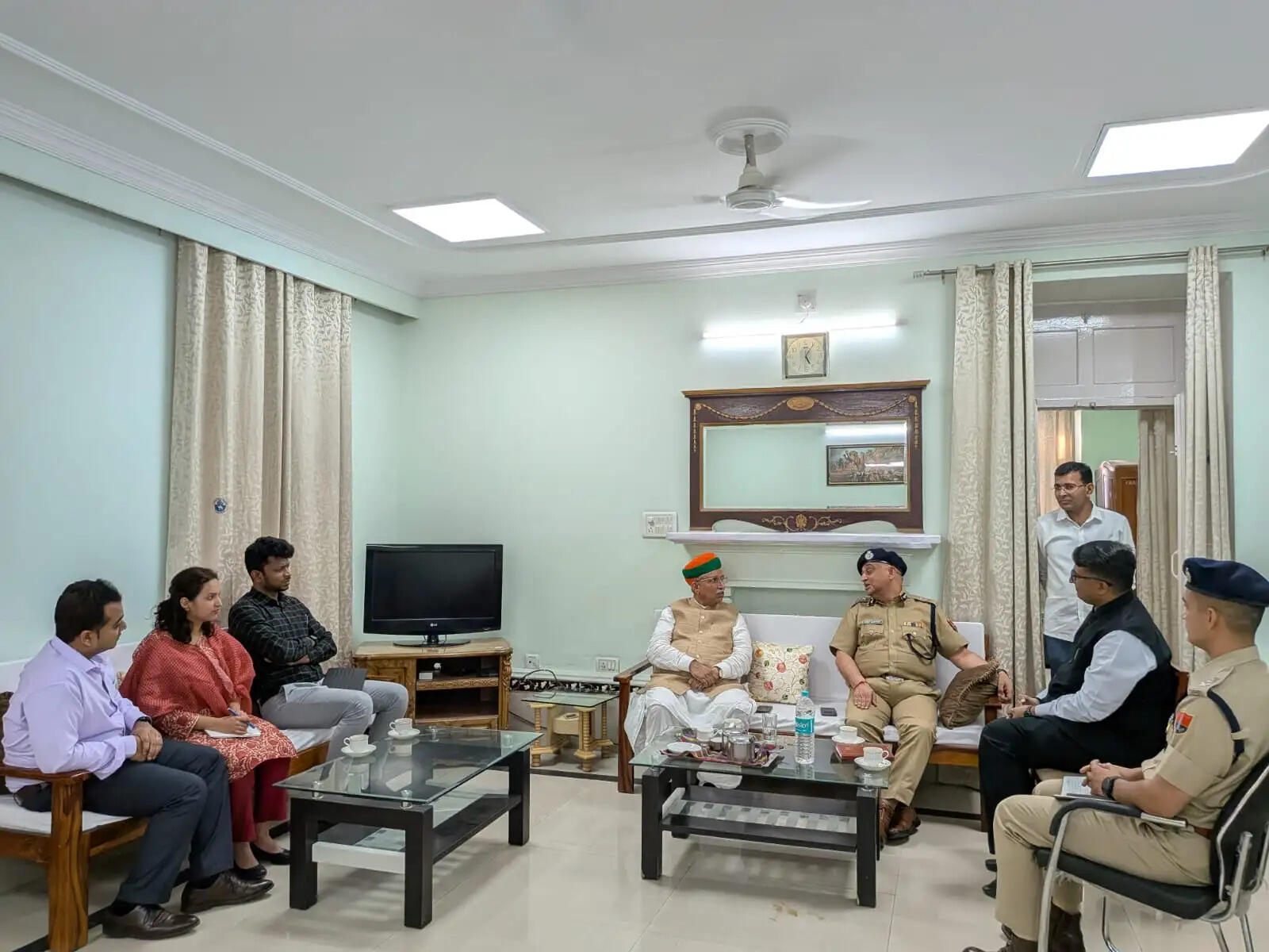 केंद्रीय मंत्री अर्जुनराम मेघवाल ने की विकास कार्यों एवं कानून व्यवस्था की स्थिति की विस्तृत समीक्षा