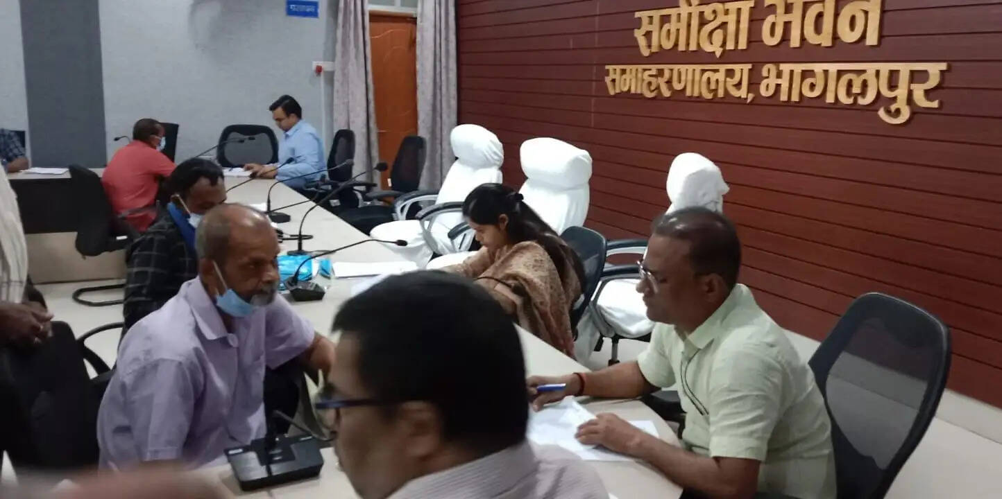 जिला जनता दरबार आयोजित: 50 परिवादियों की समस्याओं की हुई सुनवाई