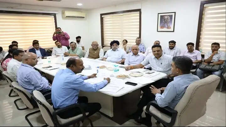उद्योगों की समस्याओं का प्राथमिकता से होगा समाधान : कलेक्टर मिश्रा