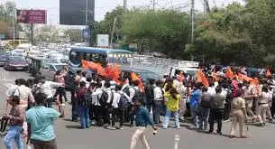 छात्राओं की सुरक्षा पर भड़का गुस्सा,&nbsp;भोपाल में एबीवीपी का उग्र प्रदर्शन, सड़क जाम और शराब दुकान पर पथराव