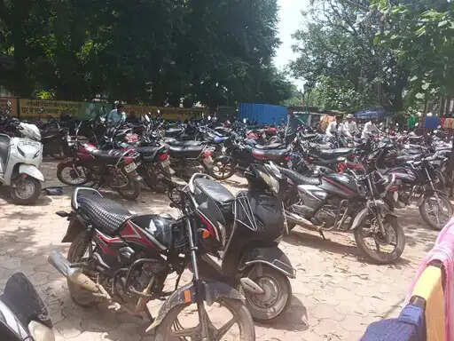 अनूपपुर: जिला चिकित्सालय की पार्किंग से एक वर्ष में 11 बाइक ले गए चोर