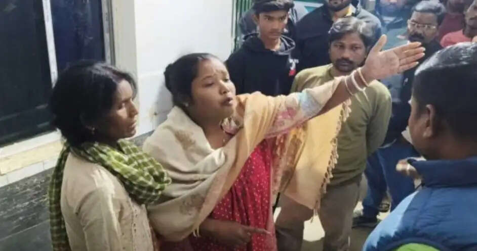 युवक की भुजाली से गला काटकर हत्या