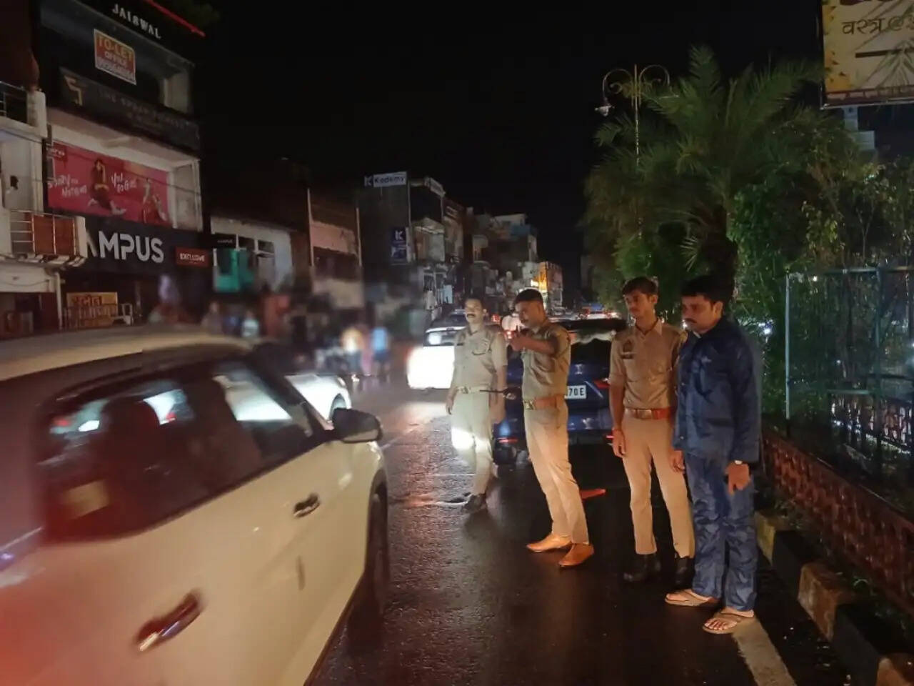 भारी बारिश के बीच सड़कों पर उतरे एसएसपी, सुरक्षा व्यवस्था का लिया जायजा