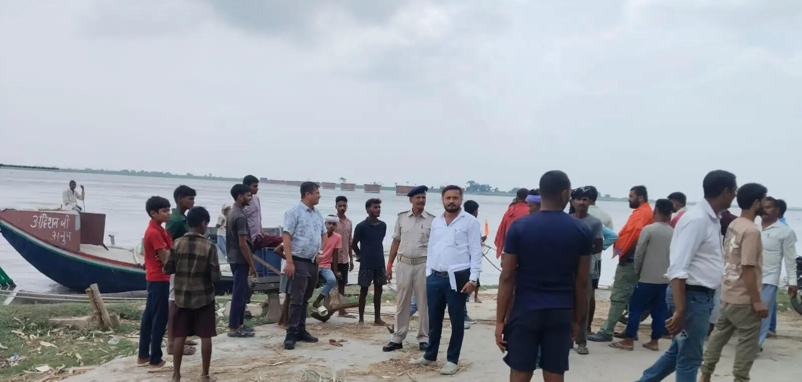 पड़ोसी देश नेपाल में भीषण बाढ़ से बढ़ा गंडक नदी का जलस्तर