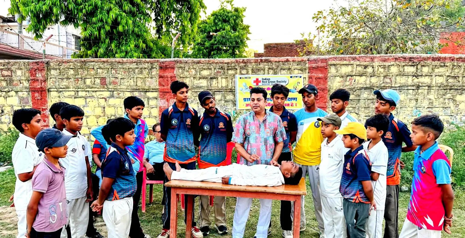 रेडक्रॉस द्वारा खिलाड़ियों को दी सीपीआर ट्रेनिंग