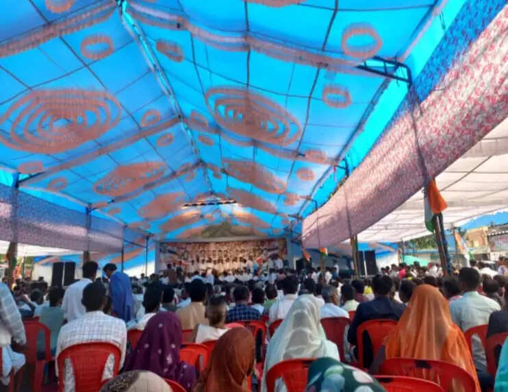 राजगढ़ः स्मार्ट मीटर, महंगाई और किसानों के मुद्दे पर कांग्रेस का धरना, कलेक्टर को सौंपा ज्ञापन