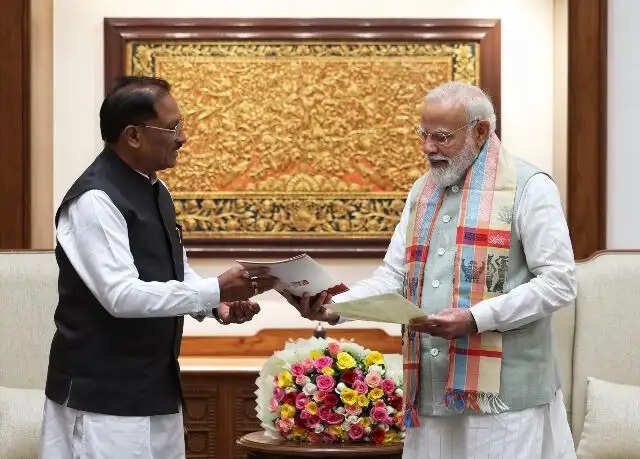 बस्तर 2.0 की शुरुआत: मुख्यमंत्री साय ने प्रधानमंत्री को सौंपा विकास का ब्लूप्रिंट, मानसून बाद दौरे का न्योता