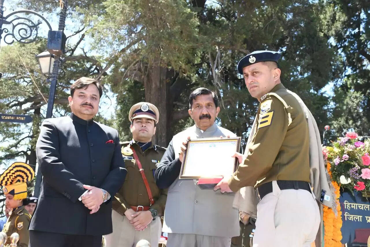 हिमाचल दिवस पर नशा तस्करों पर बड़ी कार्रवाई और महिला की जान बचाने वाले पुलिसकर्मी सम्मानित