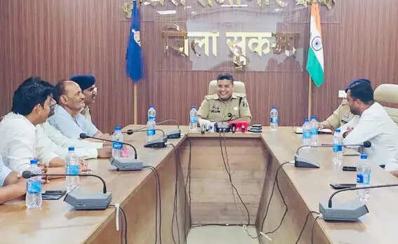 पुलिस ग्रामीणों का विश्वास मजबूत करने के लिए लगातार संवाद बनाए रखेगी : मयंक गुर्जर