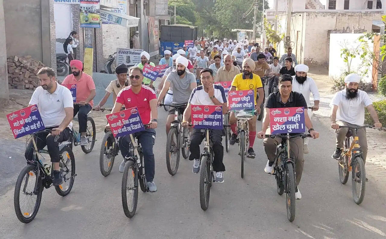 सिरसा: नशा व्यक्ति ही नहीं, पूरे परिवार व समाज को खोखला कर देता है: एसपी