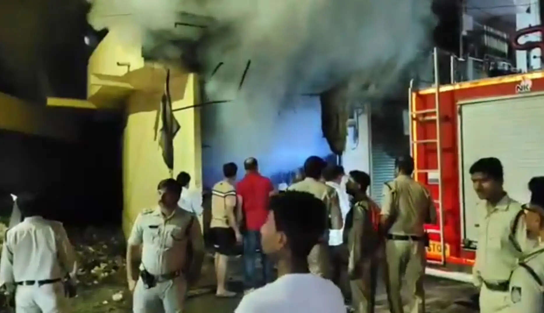 जबलपुरः गुरंदी बाजार में अगरबत्ती दुकान में भीषण आग, लाखों का सामान जलकर खाक