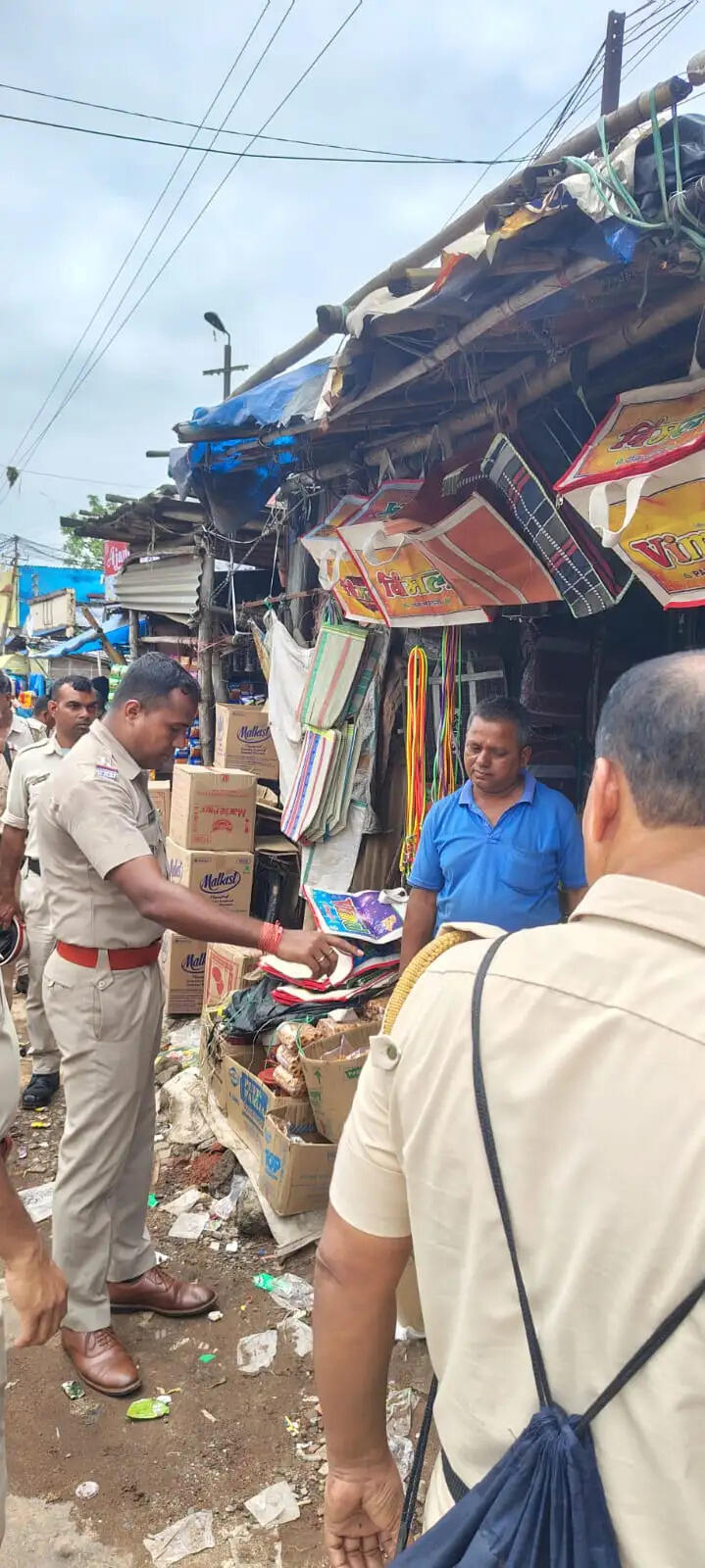 खड़गपुर में यातायात सुधार को अवैध पार्किंग पर चला विशेष अभियान
