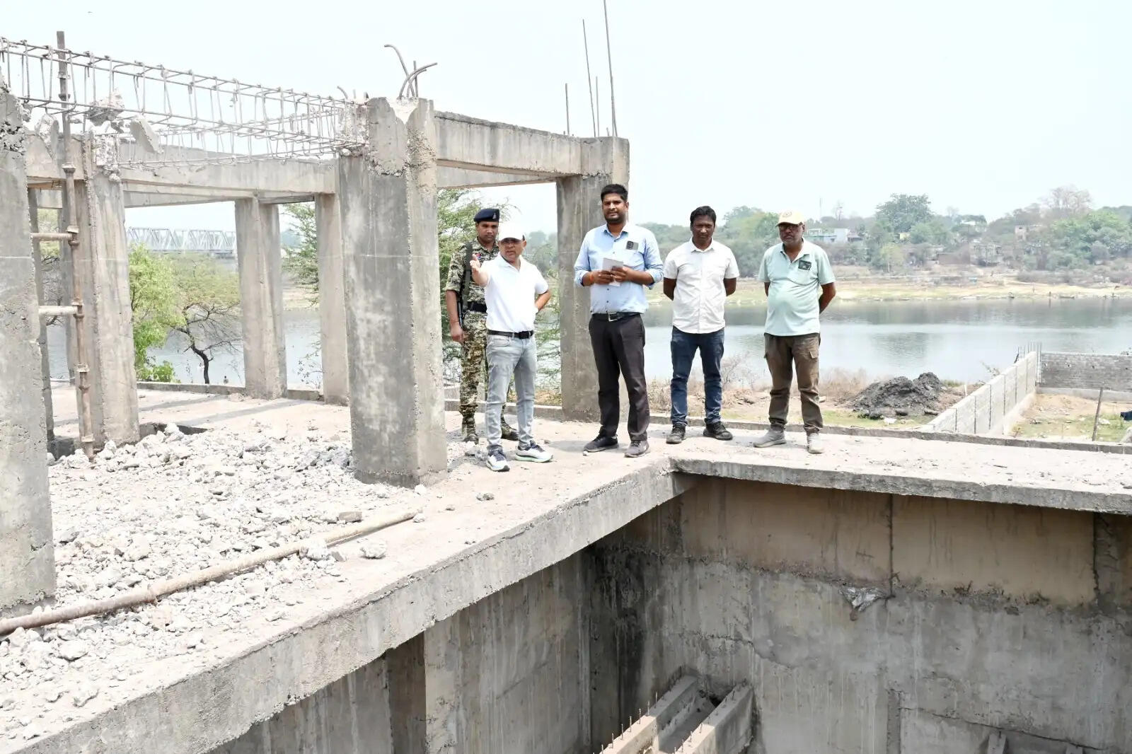 जांजगीर-नैला में जल आवर्धन योजना का कलेक्टर ने किया निरीक्षण, हसदेव से घर-घर पहुंचेगा शुद्ध पानी
