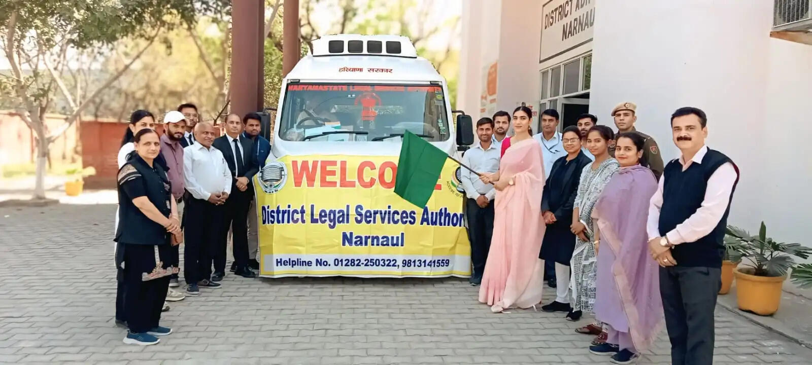 नारनौल में सीजेएम ने मोबाइल लीगल एड जागरूकता वैन को हरी झंडी दिखाकर किया रवाना