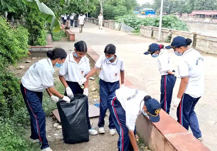 कांवड़ मेले के बाद स्वच्छता की कमान संभालने मैदान में उतरे एनसीसी कैडेट्स